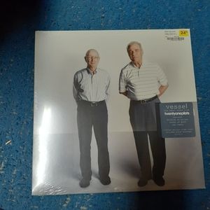 Twenty One Pilots VESSEL RECORD NWT
